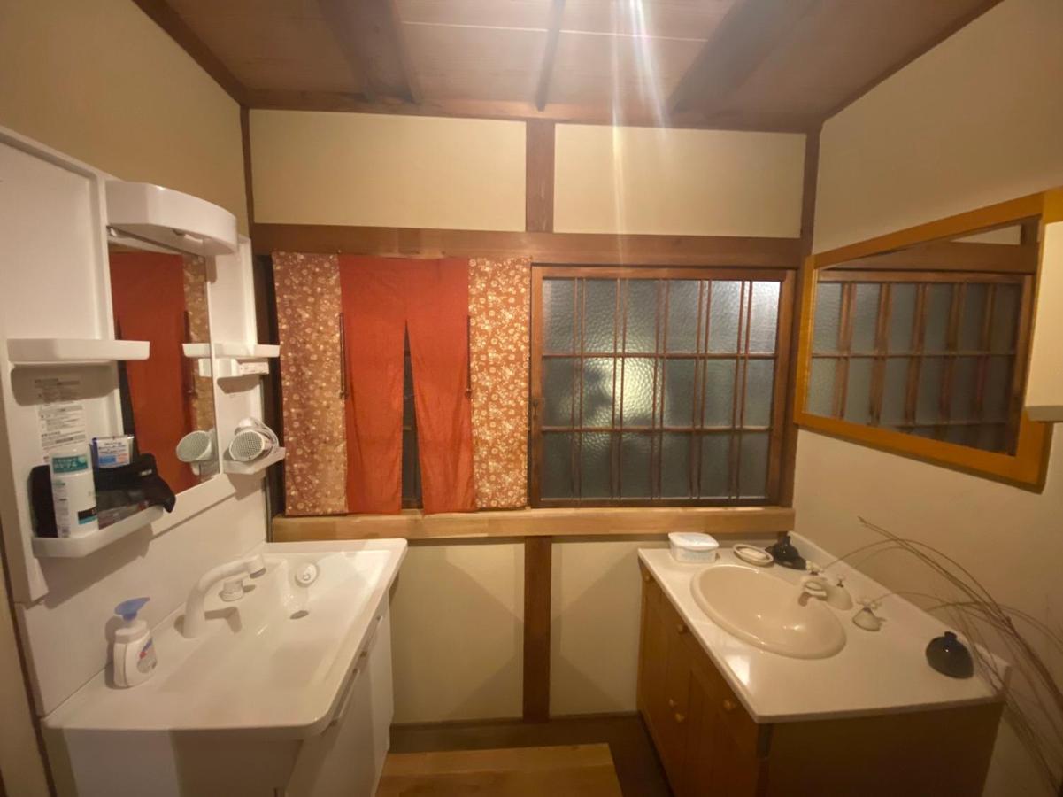 Guesthouse Omoya--全個室--囲炉裏のぬくもりと共にグループの絆を深める古民家宿でゆっくりとした時間を-6名部屋-6名部屋-8名部屋--最大20名-ペット同伴可は一室のみ- Мацуяма Екстер'єр фото