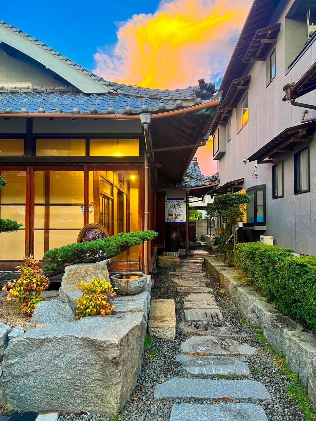 Guesthouse Omoya--全個室--囲炉裏のぬくもりと共にグループの絆を深める古民家宿でゆっくりとした時間を-6名部屋-6名部屋-8名部屋--最大20名-ペット同伴可は一室のみ- Мацуяма Екстер'єр фото